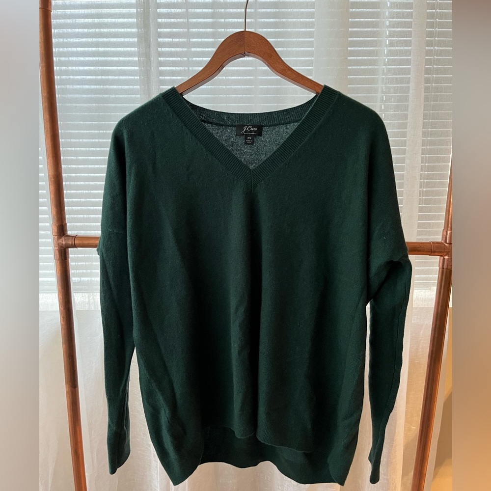 J.Crew V-neck Cashmere Boyfriend Sweater in Old Forest. Size XS.